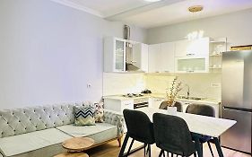 Bllok: Central Cozy Stay, 24/7 Self Check-In